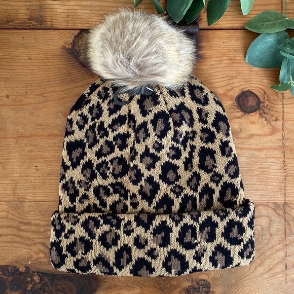 Accessories - 💗LAST ONE💗 Leopard Faux Fur Pom Beanie